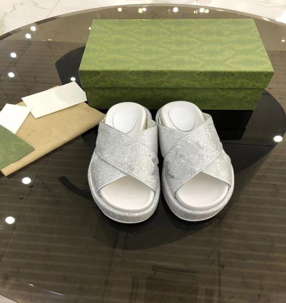 22ss summer limited edition thick soled slippers with shiny a diamond upper and cross women039s sandals size35445409142, Black
22ss summer limited edition thick soled slippers with shiny a diamond upper and cross women039s sandals size35445409142, Black