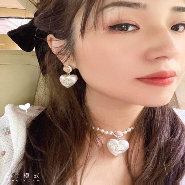 2022 heart shape pendant necklace with diamonds and nature pearl drop earring for women wedding jewelry gift have box 2366027, Golden;silver
2022 heart shape pendant necklace with diamonds and nature pearl drop earring for women wedding jewelry gift have box 2366027, Golden;silver