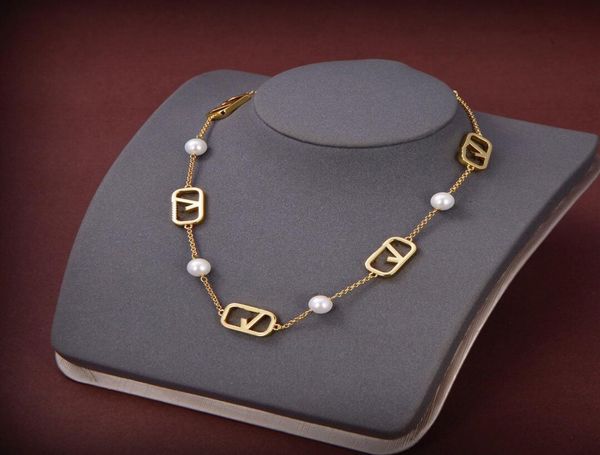 new designed v pendants chain choker necklace alphabet crystal pattern brass 18k gold plated women039s crystal diamonds necklac4215198, Silver
new designed v pendants chain choker necklace alphabet crystal pattern brass 18k gold plated women039s crystal diamonds necklac4215198, Silver