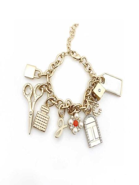 2021 new brand fashion jewelry for women charm bracelet thick chain drop shears perfume bottle lock charm design 3889571, Golden;silver
2021 new brand fashion jewelry for women charm bracelet thick chain drop shears perfume bottle lock charm design 3889571, Golden;silver