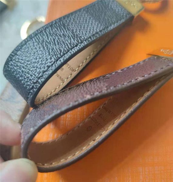 keychains designer key buckle new fashion handmade brand keychain leather key buckle 5 style with box packing3027942, Silver
keychains designer key buckle new fashion handmade brand keychain leather key buckle 5 style with box packing3027942, Silver