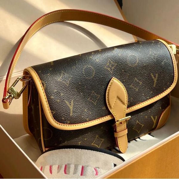designer bags shoulder bag totes real leather luxury old flower diane baguette handbag large-capacity canvas strap embossed letters colorful
designer bags shoulder bag totes real leather luxury old flower diane baguette handbag large-capacity canvas strap embossed letters colorful