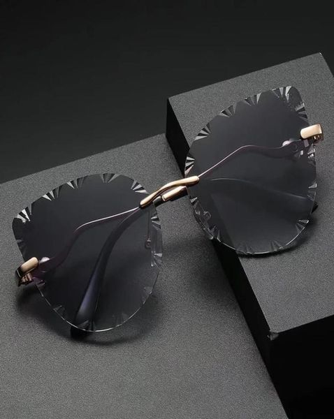 2023 luxury designer men classic brand retro women sunglasses eyewear rays bands metal frame designers sun glasses women19592066710, White;black
2023 luxury designer men classic brand retro women sunglasses eyewear rays bands metal frame designers sun glasses women19592066710, White;black