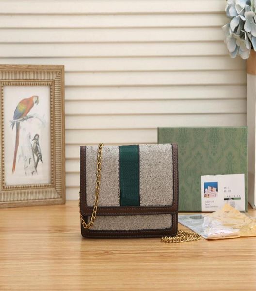 fashion classic printed metal chain single shoulder diagonal postman bag with bee and logo9057826
fashion classic printed metal chain single shoulder diagonal postman bag with bee and logo9057826
