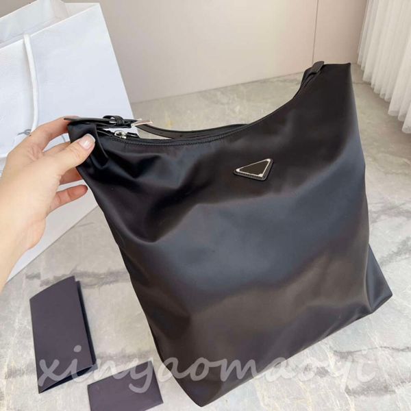 par hobo medieval underarm bag, retro classic, stylish and simple, large capacity shopping bag, women's handbag, tote bag, shoulder bag
par hobo medieval underarm bag, retro classic, stylish and simple, large capacity shopping bag, women's handbag, tote bag, shoulder bag