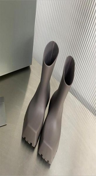 2022 fashion summer rain boots rubber trooper boot 22ss rainboot platform square toe tire high heels chunky women men outsole mid 2107061, Black
2022 fashion summer rain boots rubber trooper boot 22ss rainboot platform square toe tire high heels chunky women men outsole mid 2107061, Black
