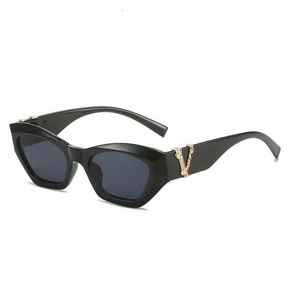 v shaped decorative sunglasses for women cat eye small frame ins striped, White;black
v shaped decorative sunglasses for women cat eye small frame ins striped, White;black