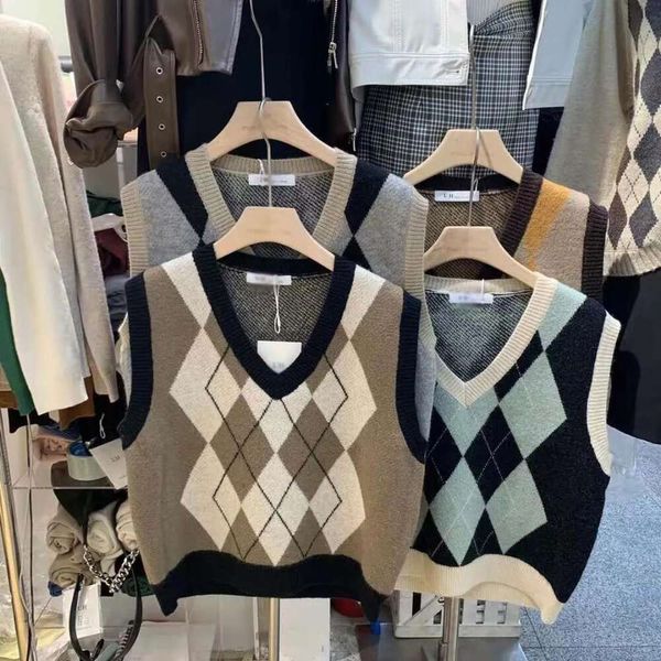 korean version vest of the preppy style contrasting colors rhombus knitted coat womens spring and autumn all, Black;white
korean version vest of the preppy style contrasting colors rhombus knitted coat womens spring and autumn all, Black;white