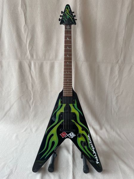 factory customized new electric guitar with v-shaped green camouflage finish 
factory customized new electric guitar with v-shaped green camouflage finish