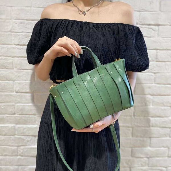 handmade by italian niche, versatile tote bag, vegetable tanned cowhide commuting opera portable crossbody bag 230907
handmade by italian niche, versatile tote bag, vegetable tanned cowhide commuting opera portable crossbody bag 230907