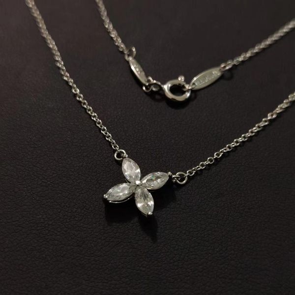 luxury pendant necklace brand designer victoria sterling silver flower crystal zircon charm short collar choker with box party257b
luxury pendant necklace brand designer victoria sterling silver flower crystal zircon charm short collar choker with box party257b