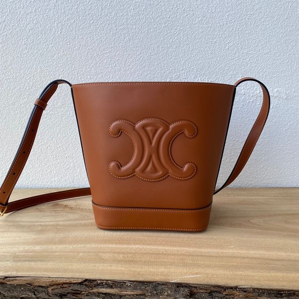 fashion designer women genuine leather bucket cuir bag with natural tan crossbody shoulder bags decorative metallic closure adjustable strap
fashion designer women genuine leather bucket cuir bag with natural tan crossbody shoulder bags decorative metallic closure adjustable strap