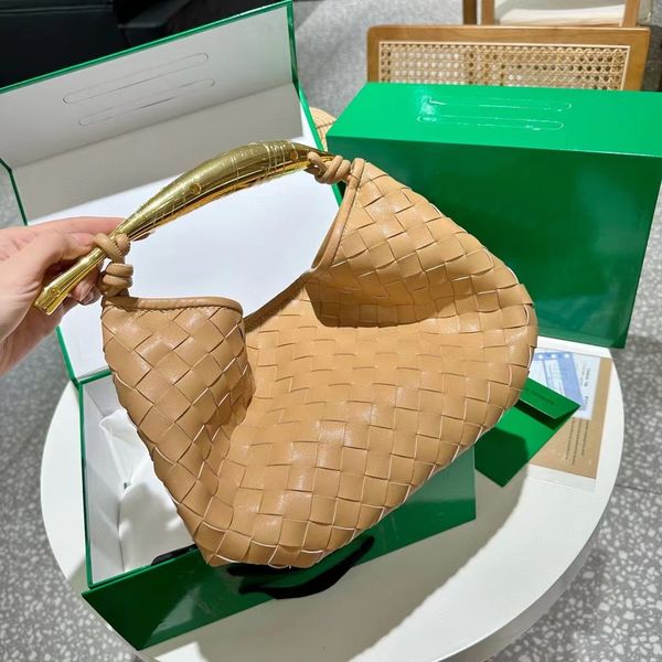 2023 winter new sardine new season sardine leather woven bag genuine leather all-match luxury design authentic version high-quality ladies c
2023 winter new sardine new season sardine leather woven bag genuine leather all-match luxury design authentic version high-quality ladies c