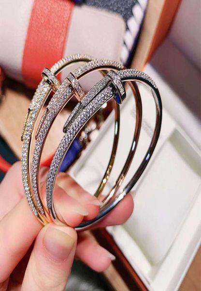 gold bracelet luxury jewelry designer bracelet 316l titanium steel diamond inlay gold silver 18k gold material with box8774154, Black
gold bracelet luxury jewelry designer bracelet 316l titanium steel diamond inlay gold silver 18k gold material with box8774154, Black