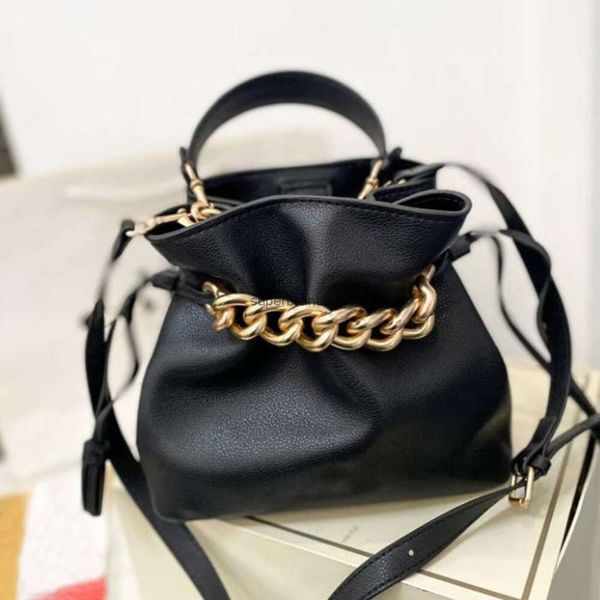designers andy flap shoulder hobo bag luxurys womenc oa chs handbag leather packing genuine leather crossbodybag 3 colour size 23x21cm
designers andy flap shoulder hobo bag luxurys womenc oa chs handbag leather packing genuine leather crossbodybag 3 colour size 23x21cm
