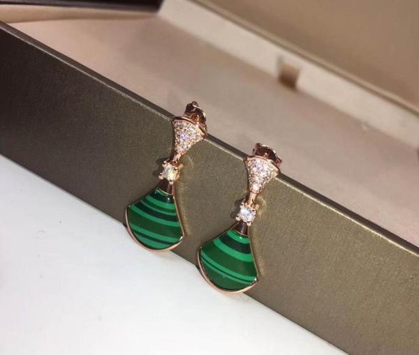 2020 new arrival green fanshaped with crystal earrings long stud with box and dast bag fashion design stud7540658, Golden;silver
2020 new arrival green fanshaped with crystal earrings long stud with box and dast bag fashion design stud7540658, Golden;silver
