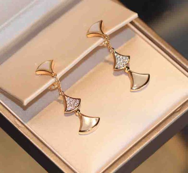 2023 v gold material luxury quality charm double three fans shape stud earring with diamond in 18k rose gold have box stamp ps7605b, Golden
2023 v gold material luxury quality charm double three fans shape stud earring with diamond in 18k rose gold have box stamp ps7605b, Golden