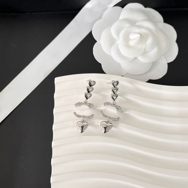 new original designer accessories heart stud earrings luxury girls inlay diamond earrings 18k gold plated jewelry stamps earrings wedding pa, Golden;silver
new original designer accessories heart stud earrings luxury girls inlay diamond earrings 18k gold plated jewelry stamps earrings wedding pa, Golden;silver