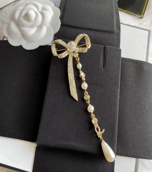 with box designer ch letter brooches pins for women and men bowknot quality fashion brooch pin jewelry accessories gift drop ship4563104, Gray
with box designer ch letter brooches pins for women and men bowknot quality fashion brooch pin jewelry accessories gift drop ship4563104, Gray