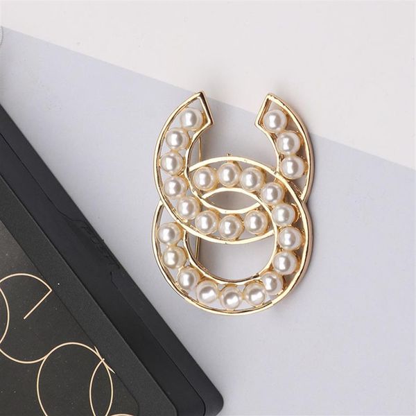 luxury designer 18k gold plated silver plated imitation pearl brooches fashion womens brand letter brooche sweater suit brought pi254i, Gray
luxury designer 18k gold plated silver plated imitation pearl brooches fashion womens brand letter brooche sweater suit brought pi254i, Gray