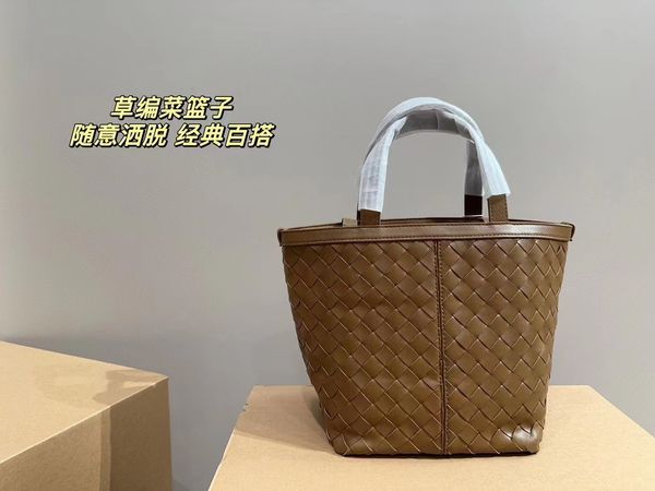 artsy calfskin woven vegetable basket original leather genuine leather versatile luxury cassette crossbody bag design authentic version moth
artsy calfskin woven vegetable basket original leather genuine leather versatile luxury cassette crossbody bag design authentic version moth