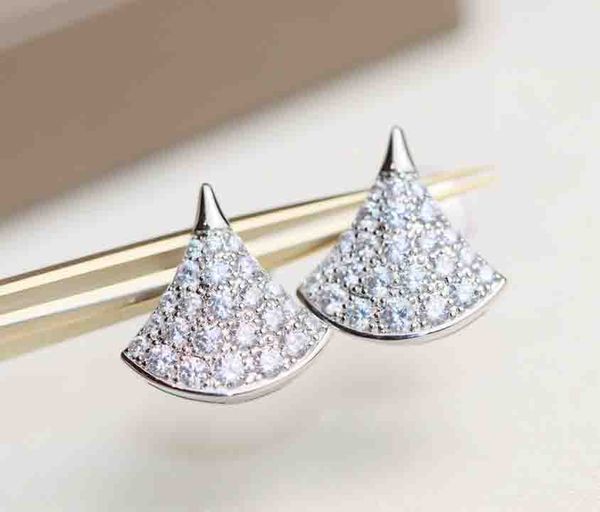 v gold material luxury quality charm stud earring with diamond in 18k rose gold and silver plated have box stamp ps7603b, Golden
v gold material luxury quality charm stud earring with diamond in 18k rose gold and silver plated have box stamp ps7603b, Golden