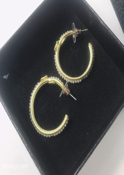 3x3cm luxurious c earrings fashion letters ear nail back with stamp for ladies collect luxury design pearl ear ring jewelry vip gi4700455, White
3x3cm luxurious c earrings fashion letters ear nail back with stamp for ladies collect luxury design pearl ear ring jewelry vip gi4700455, White