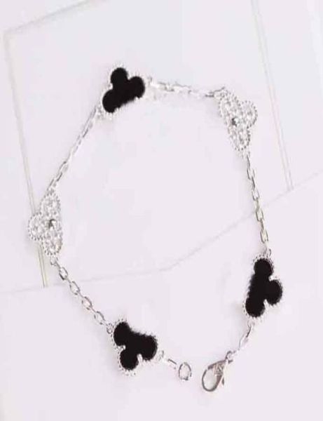v gold material luxurious quality five bracelet with diamond and black agate no change and no fade for women wedding jewelry gift 8890944, Golden;silver
v gold material luxurious quality five bracelet with diamond and black agate no change and no fade for women wedding jewelry gift 8890944, Golden;silver