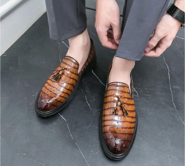 a man in pointy english shoes casual shoes short boots men four seasons chocolate brushed leather shoes leisure commerce available wedding s, Black
a man in pointy english shoes casual shoes short boots men four seasons chocolate brushed leather shoes leisure commerce available wedding s, Black
