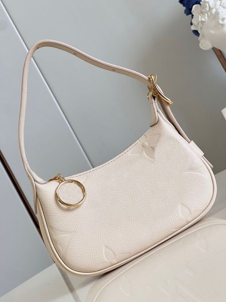 2023 new women's underarm bag high-end custom quality tote bag shoulder strap adjustable very versatile capacity can be used for daily
2023 new women's underarm bag high-end custom quality tote bag shoulder strap adjustable very versatile capacity can be used for daily