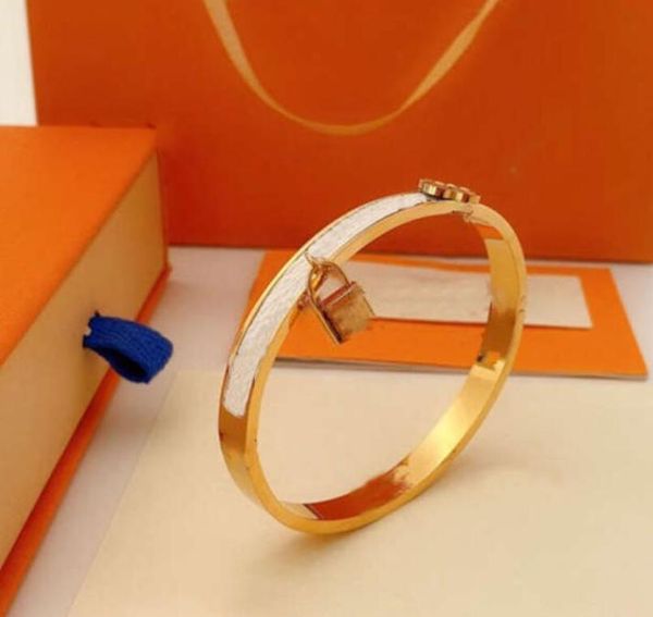 luxury designer fashion bangle women039s or men039s h classic bracelet love designs leather bag pendant couple 6677668, Black
luxury designer fashion bangle women039s or men039s h classic bracelet love designs leather bag pendant couple 6677668, Black