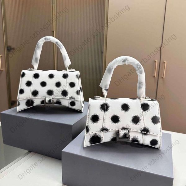 designer bags single shoulder brand handbag women's leather spotted single handle handheld wallet fashion multi-functional crossbody ba
designer bags single shoulder brand handbag women's leather spotted single handle handheld wallet fashion multi-functional crossbody ba