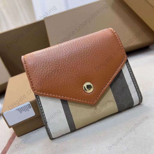 new wallet features a layer of cowhide plaid fabric with stitched super soft and fashionable trend three piece with gift box, Red;black
new wallet features a layer of cowhide plaid fabric with stitched super soft and fashionable trend three piece with gift box, Red;black