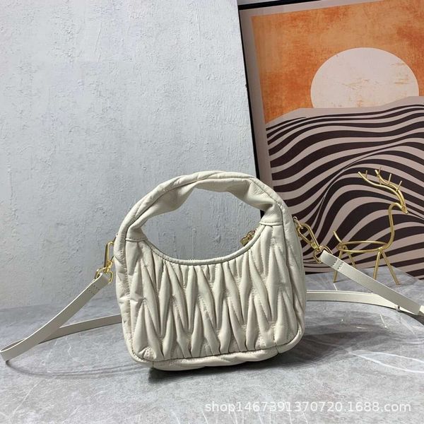 designer bags leather women's bag handheld shoulder crossbody sheepskin bag water bucket bag wine god messenger bag fei bag bag mui mui
designer bags leather women's bag handheld shoulder crossbody sheepskin bag water bucket bag wine god messenger bag fei bag bag mui mui
