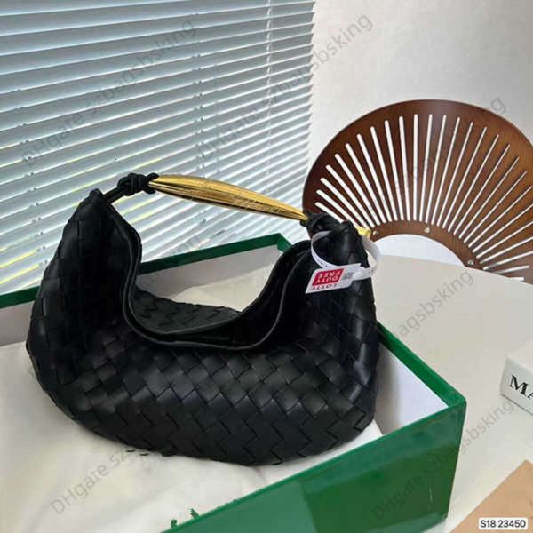 designer shoulder bag cowhide woven sardine handbag metal handle classic tote bag women's fashion multi-functional wallet
designer shoulder bag cowhide woven sardine handbag metal handle classic tote bag women's fashion multi-functional wallet
