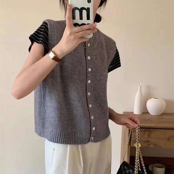 korean version of the womens vests simple pure color high grade knitted vest clean versatile slim sweater, Black;white
korean version of the womens vests simple pure color high grade knitted vest clean versatile slim sweater, Black;white