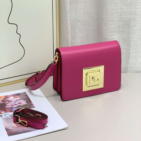 designer flip bag luxury handbag fashion classic women single shoulder crossbody bag womens mens travel makeup bags purse
designer flip bag luxury handbag fashion classic women single shoulder crossbody bag womens mens travel makeup bags purse