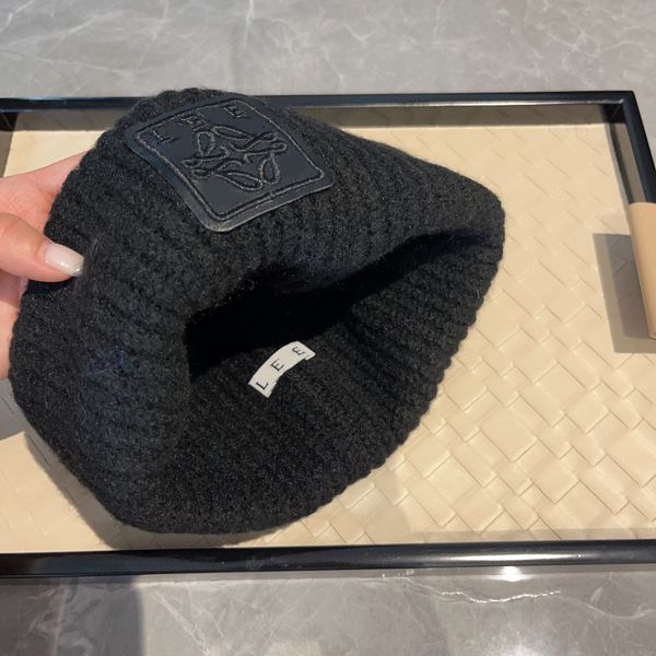 Designers Women S Men Beanie Hat Double Layer Bonnet Fashion Cap Everyday Casual Versatile Eye Catching Classic Black and White
Designers Women S Men Beanie Hat Double Layer Bonnet Fashion Cap Everyday Casual Versatile Eye Catching Classic Black and White