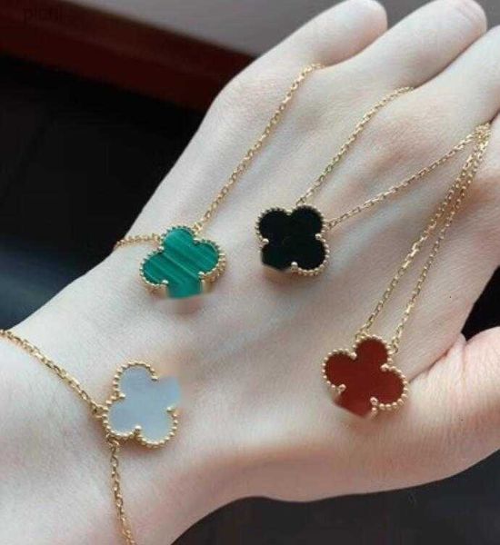 fashion designer pendant necklaces for women elegant 4/four leaf clover locket necklace highly quality choker chains jewelry 18k plated gold, Silver
fashion designer pendant necklaces for women elegant 4/four leaf clover locket necklace highly quality choker chains jewelry 18k plated gold, Silver