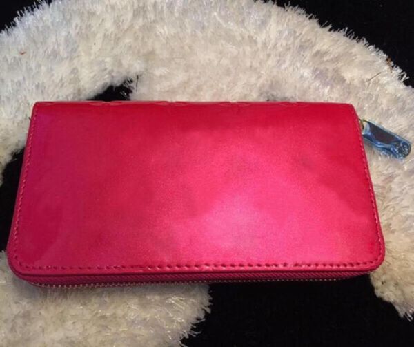 whole patent leather shinny long wallet multicolor fashion original box coin purse women man classic zipper pocke6423350, Red;black
whole patent leather shinny long wallet multicolor fashion original box coin purse women man classic zipper pocke6423350, Red;black