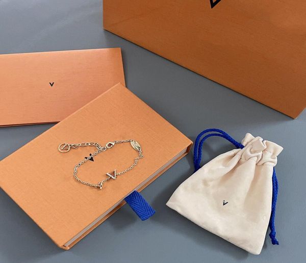 luxurys designers bracelets for women charm bracelet fashion classic jewelry charms designer jewelrys accessories stylish party gi5615968, Golden;silver
luxurys designers bracelets for women charm bracelet fashion classic jewelry charms designer jewelrys accessories stylish party gi5615968, Golden;silver