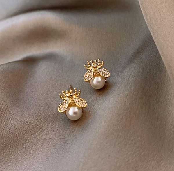 2021 new trendy simple and luxurious pearl earring charm lady design sense bee insect earrings jewelry for women girls party weddi1804401, Golden
2021 new trendy simple and luxurious pearl earring charm lady design sense bee insect earrings jewelry for women girls party weddi1804401, Golden