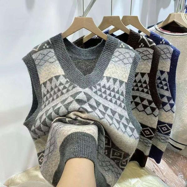 spring vest design niche womens clothing loose knitted folded outside wear, Black;white
spring vest design niche womens clothing loose knitted folded outside wear, Black;white