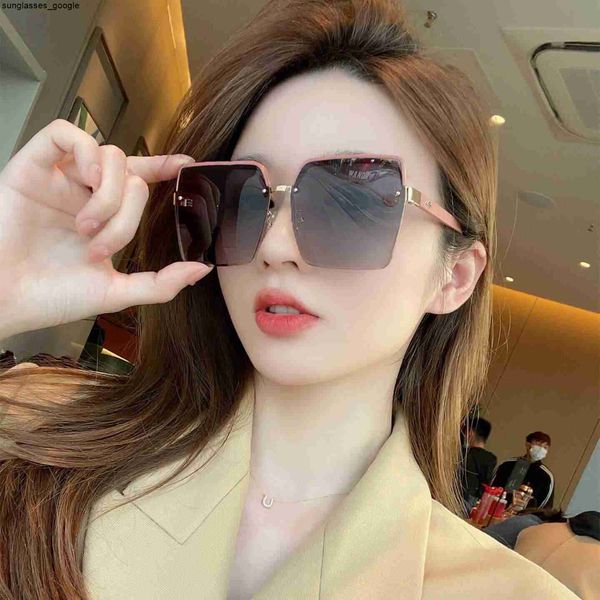 fashion designer lou vut luxury sunglasses 2022 new polarized sunglasses women's gradient uv protection advanced sense ins, White;black
fashion designer lou vut luxury sunglasses 2022 new polarized sunglasses women's gradient uv protection advanced sense ins, White;black