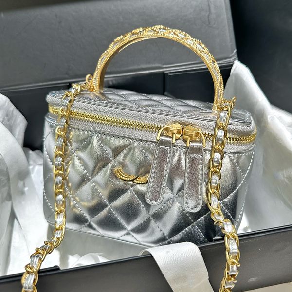 23a mini makeup bag leather designer hollowed-out braid handle luxury handbag diamond checked gold hardware metal buckles crossbody bags mon
23a mini makeup bag leather designer hollowed-out braid handle luxury handbag diamond checked gold hardware metal buckles crossbody bags mon