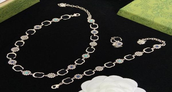 classic silver flower chain chokers necklace luxury designer double letter bracelet have stamp brass material for women wedding pa6421007, Golden;silver
classic silver flower chain chokers necklace luxury designer double letter bracelet have stamp brass material for women wedding pa6421007, Golden;silver
