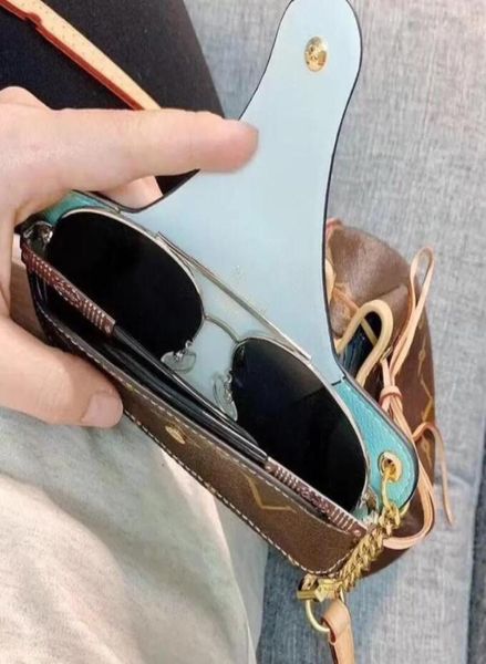 luxury leather letter alloy glasses case carabiner keychains for lover sunglasses case fashion accessories supply3507101
luxury leather letter alloy glasses case carabiner keychains for lover sunglasses case fashion accessories supply3507101