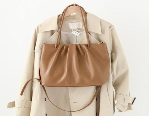 korean leisure pleated cloud bag retro large capacity one shoulder tote fashion simple messenger bag84865589327636, Black;red
korean leisure pleated cloud bag retro large capacity one shoulder tote fashion simple messenger bag84865589327636, Black;red