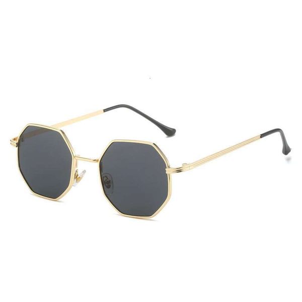 simple polygon metal sunglasses street s fashion match vintage square elegant woman, White;black
simple polygon metal sunglasses street s fashion match vintage square elegant woman, White;black