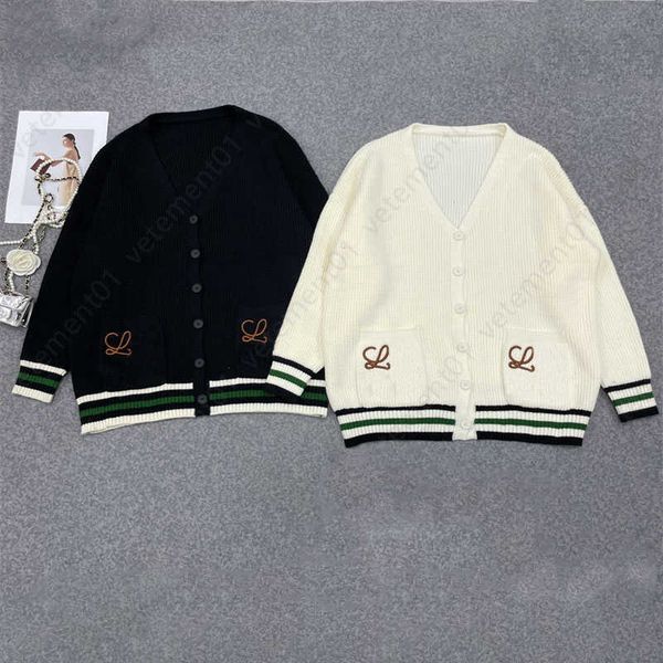 designer cardigan jumper women jacket knitted sweaters double pocket pattern v-neck jacket pure wool coat loose sweater womens streetwear, White;black
designer cardigan jumper women jacket knitted sweaters double pocket pattern v-neck jacket pure wool coat loose sweater womens streetwear, White;black